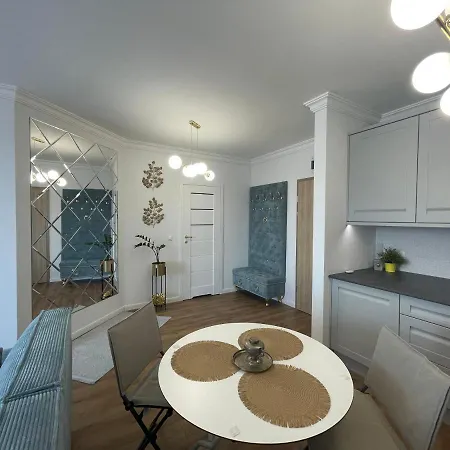 32 Nowa Wiejska Mazury Garbate アパート *